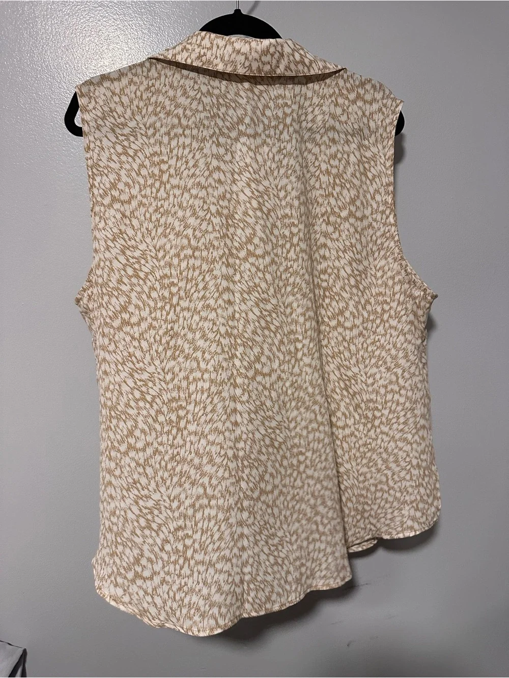 Michael Kors Sleeveless Cream and Beige Patterned Collared Top